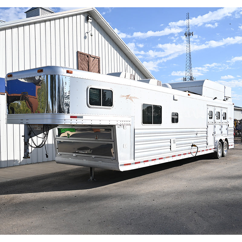 2013 Platinum 3 Horse Trailer 19' Outlaw Living Quarter